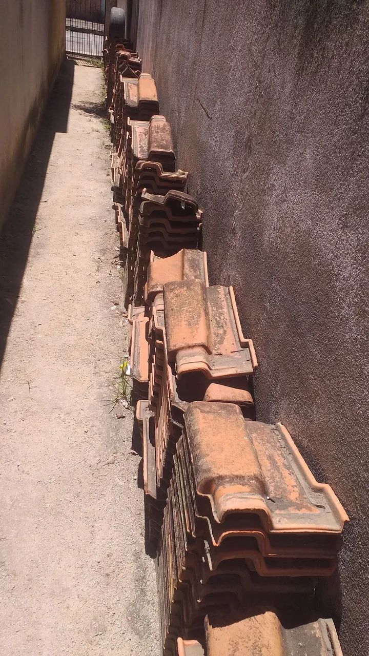 Colonial roof tile