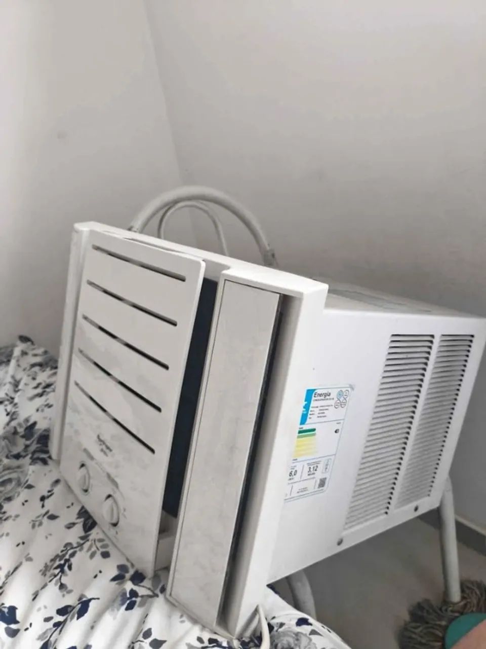 ar condicionado de janela 10 mil btus - com nf - na garantia - 4 meses de uso - via olxpay - Foto 2