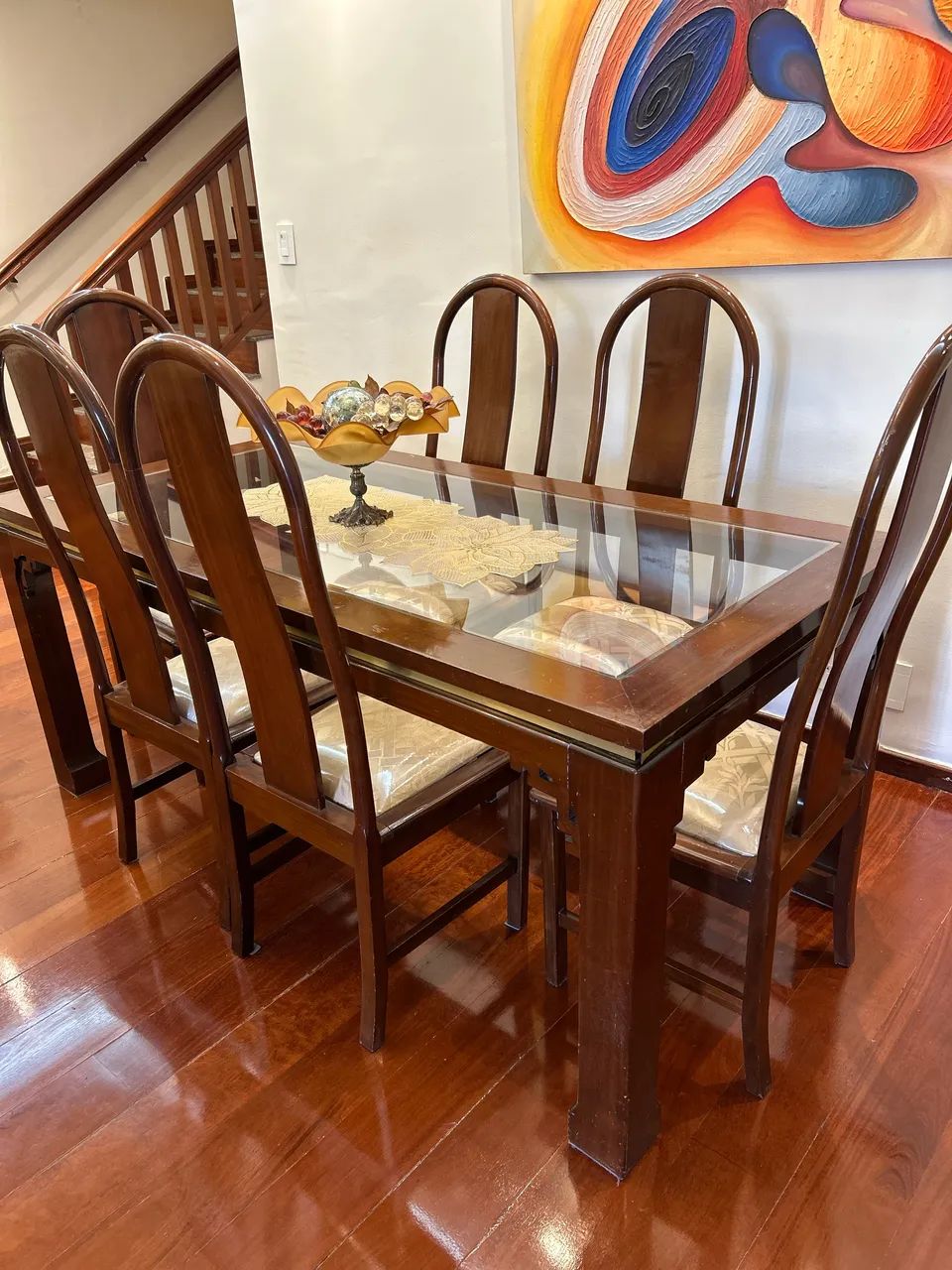 Mesa de jantar com 06 lugares madeira maciça 