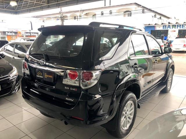 TOYOTA HILUX SW4 2013/2013 3.0 SRV 4X4 7 LUGARES 16V TURBO INTERCOOLER DIESEL 4P AUTOMÁTI - Foto 6