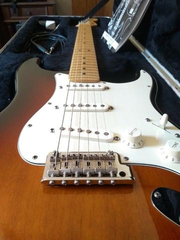 Guitarra Fender American Standard Stratocaster Sunburst - Foto 2