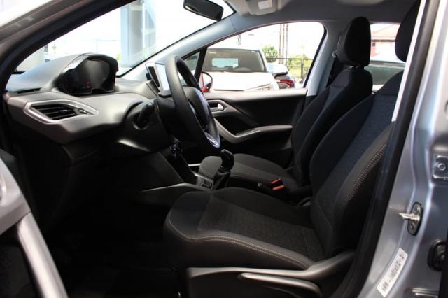 PEUGEOT 208 Active 1.2 Flex - Foto 6