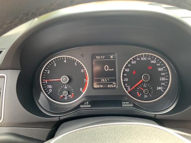 Vendo Volkswagen Fox Highline i motion 1.6 120cv automatizado - Foto 7