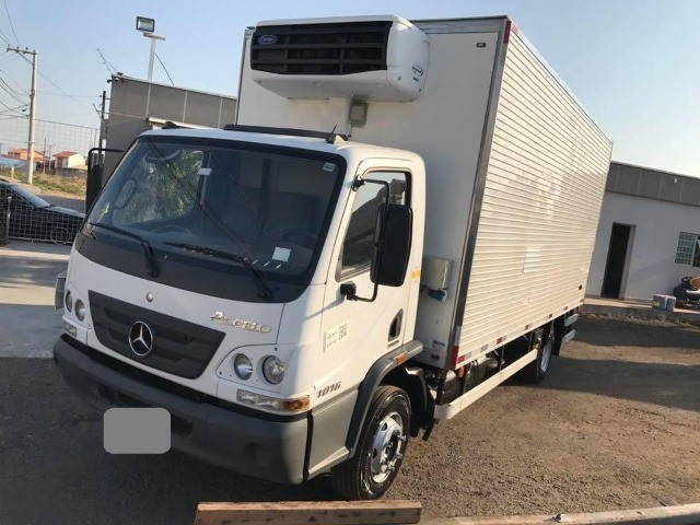 mb accelo 1016 bau refrigerado.