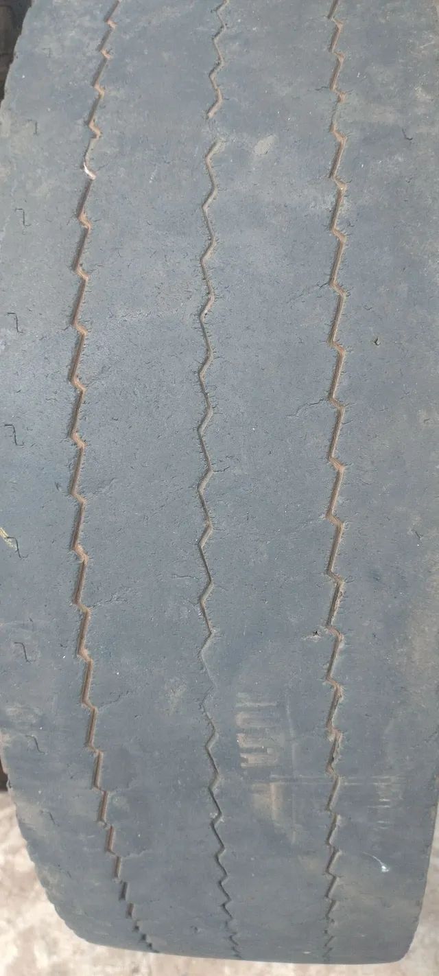 Pneu Dunlop 215/75 17,5 - Foto 2