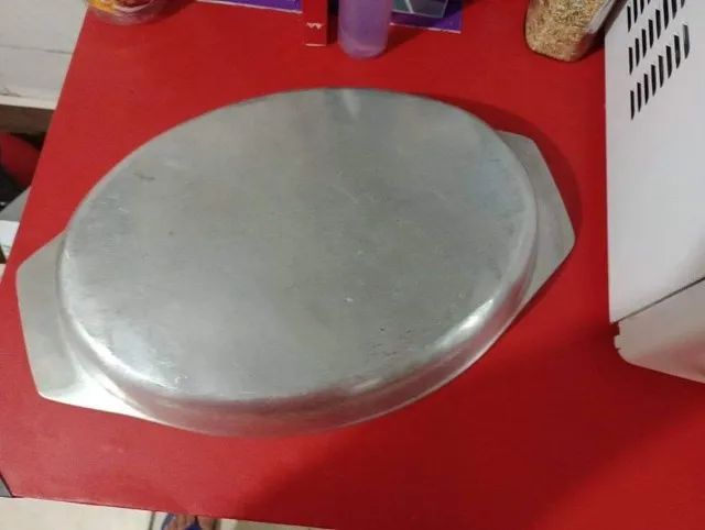 Vendo forma  grossa ,para bolo ou sobremesa.
