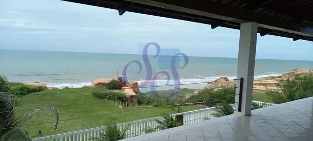 Casa frente mar com 14 suítes em Beberibe - Praia das Fontes