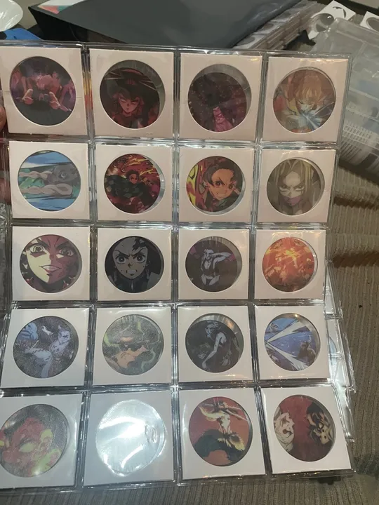 Tazos + cards demon slayer Peru