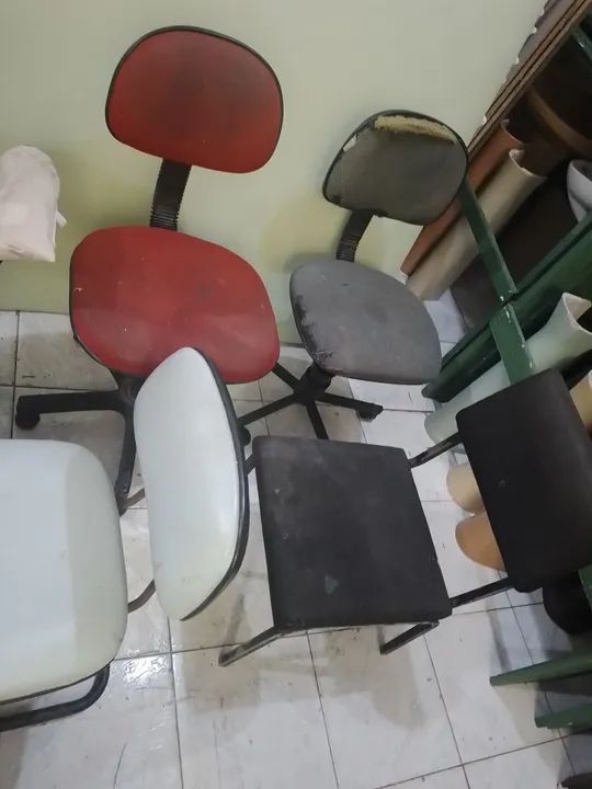 Cadeiras para escritório  40$ cada. 