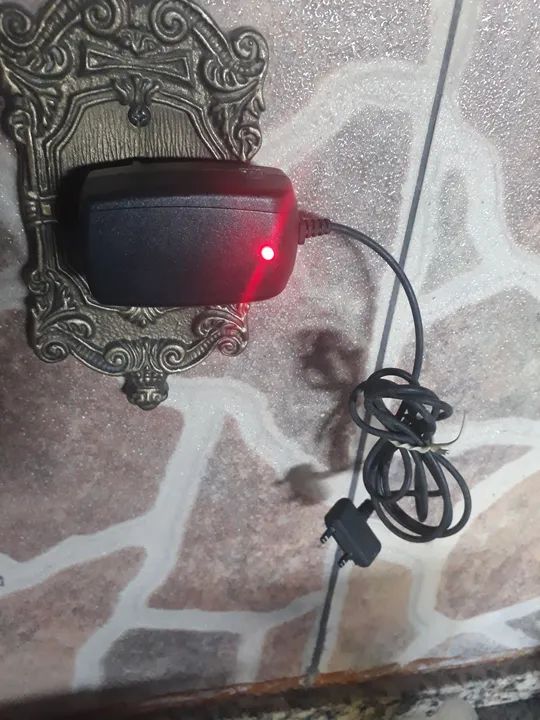 Carregador de celular antigo  - Foto 4