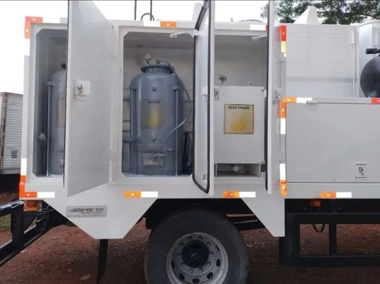 MB 1718 ano 2012, Toco, 4x2, Comboio com 4000 litros de Diesel, em SP - Foto 4