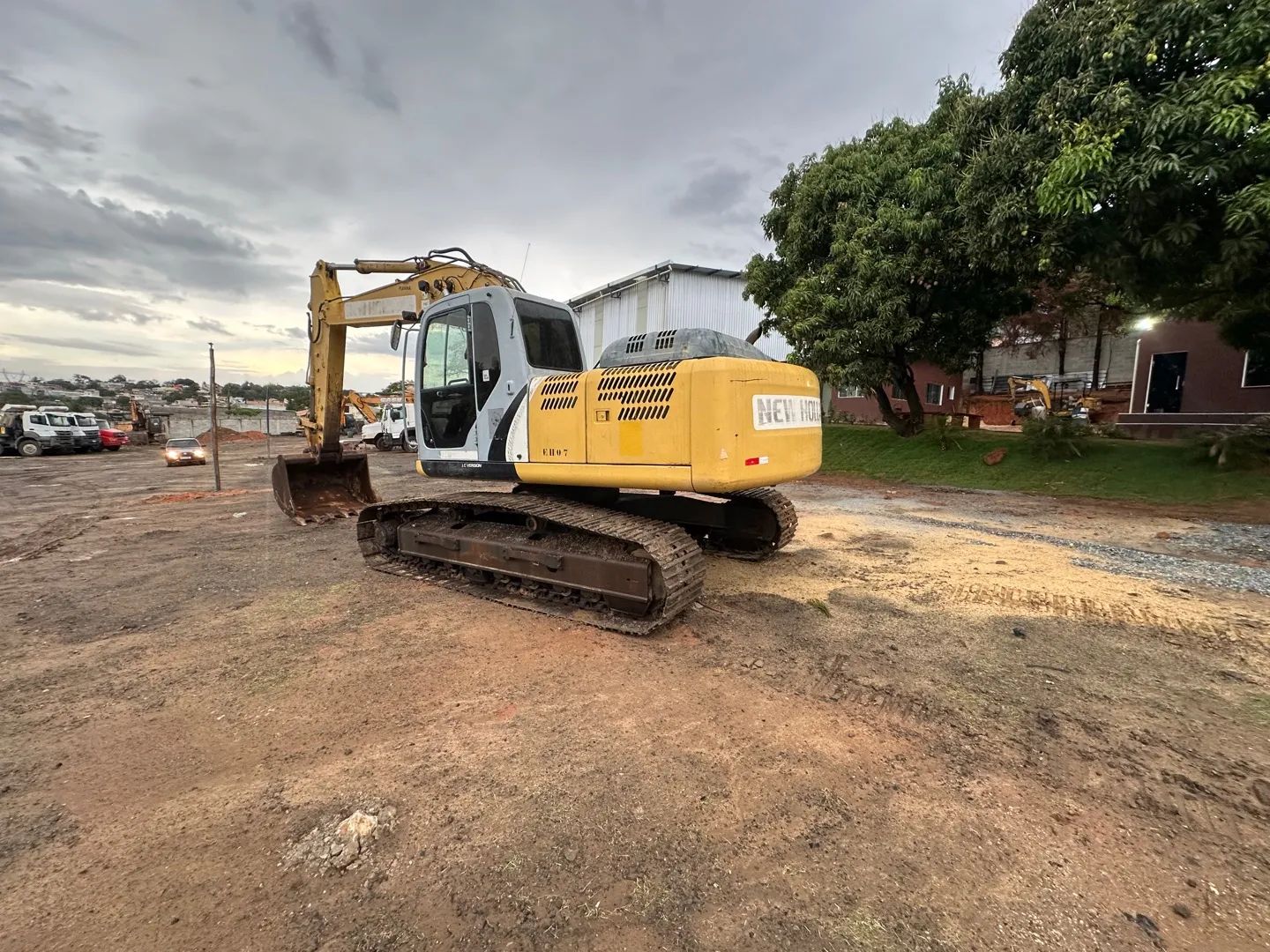 Escavadeira New Holland 215B 2010 - Foto 3