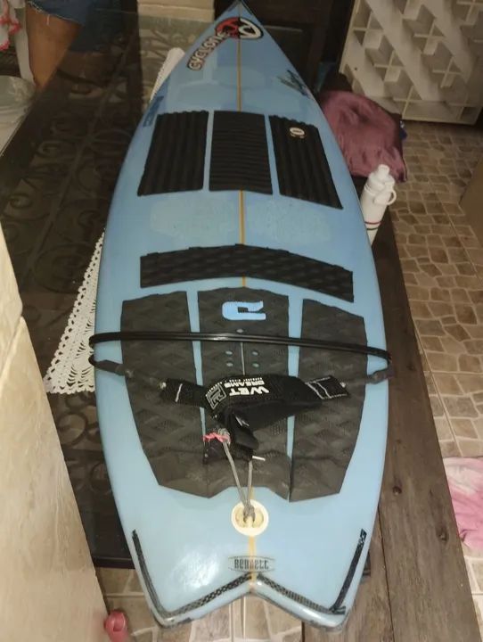 Prancha de surf Cyclone Cobere 6.4 triquilha fixas completa