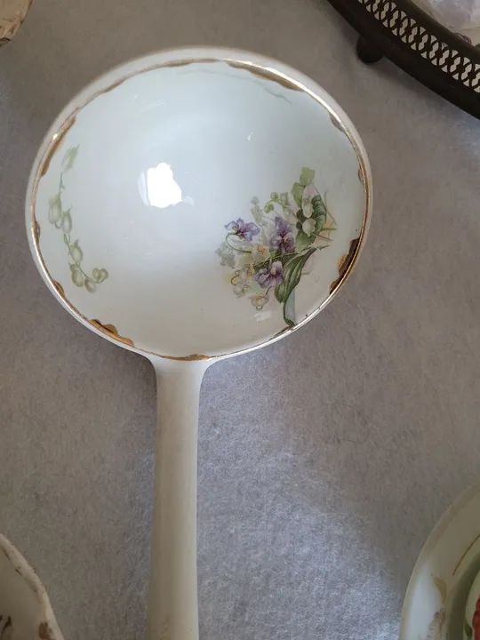 Jogo de Sopeira Antiga em Porcelana com Detalhes em Ouro - Foto 2