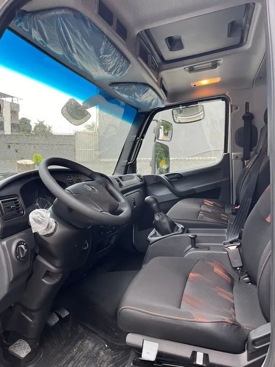 MB ACCELO 1017 ANO 2024/2025 - Foto 9