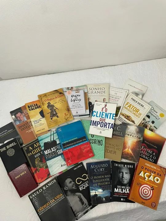 VENDO LIVROS DIVERSOS - 15,00 CADA