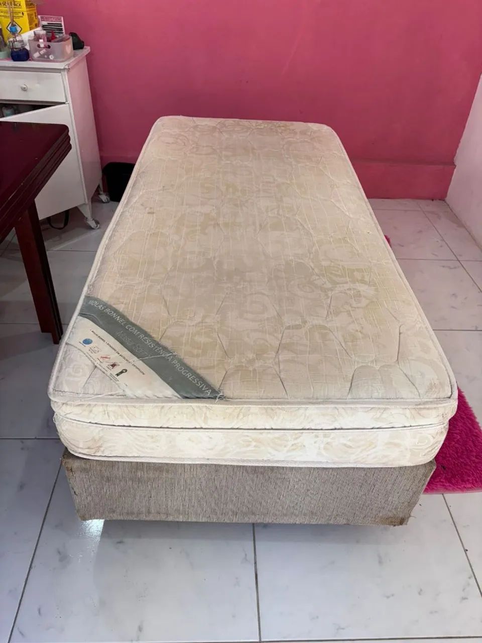 Single bed with spring mattress64341863527427120