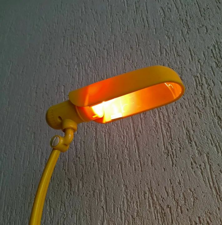 Luminária de Mesa articulada Tok Stok anos 80 funcionando. - Foto 6