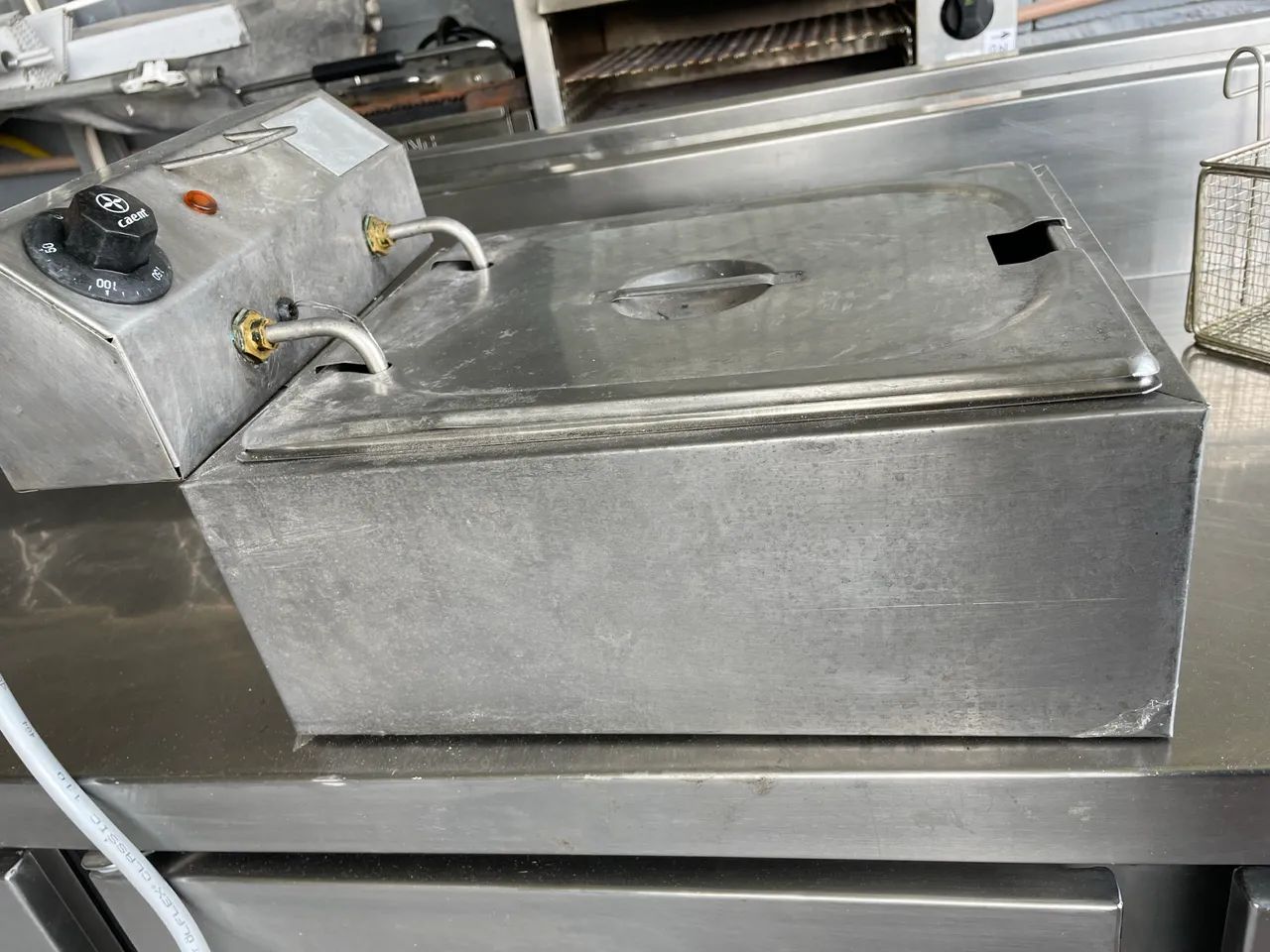 Fritadeira Elétrica Industrial Compacta - Aço Inox - Com Cesta - Foto 2