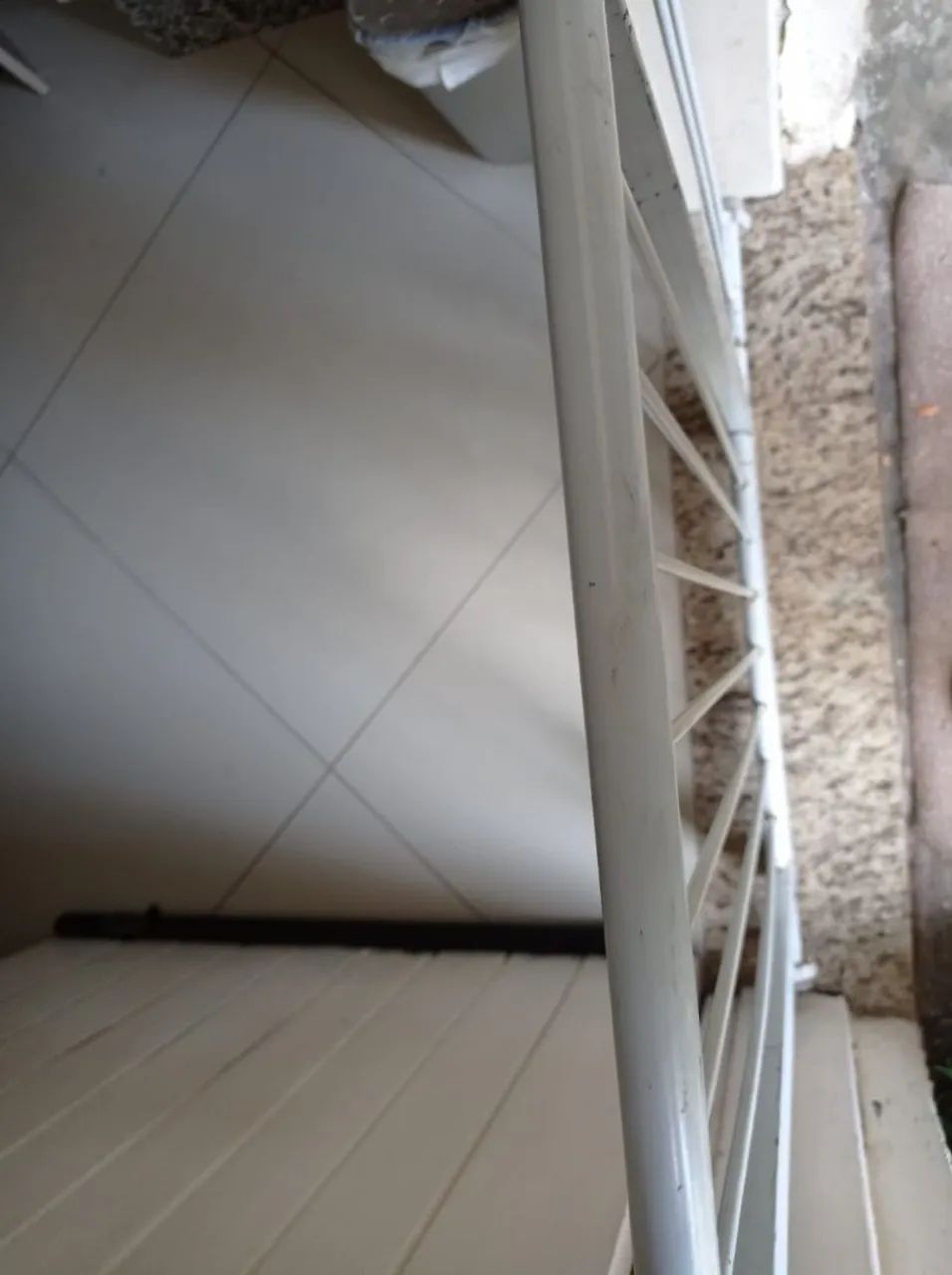 Portão de segurança para bebê - branco - Foto 2
