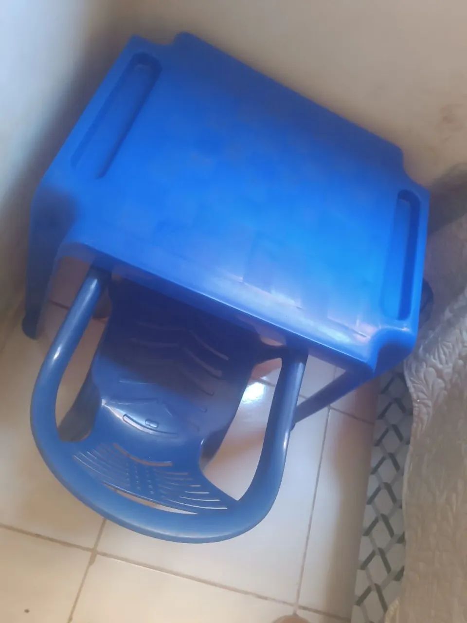 Mesa infantil de plástico (com cadeira) - Foto 2