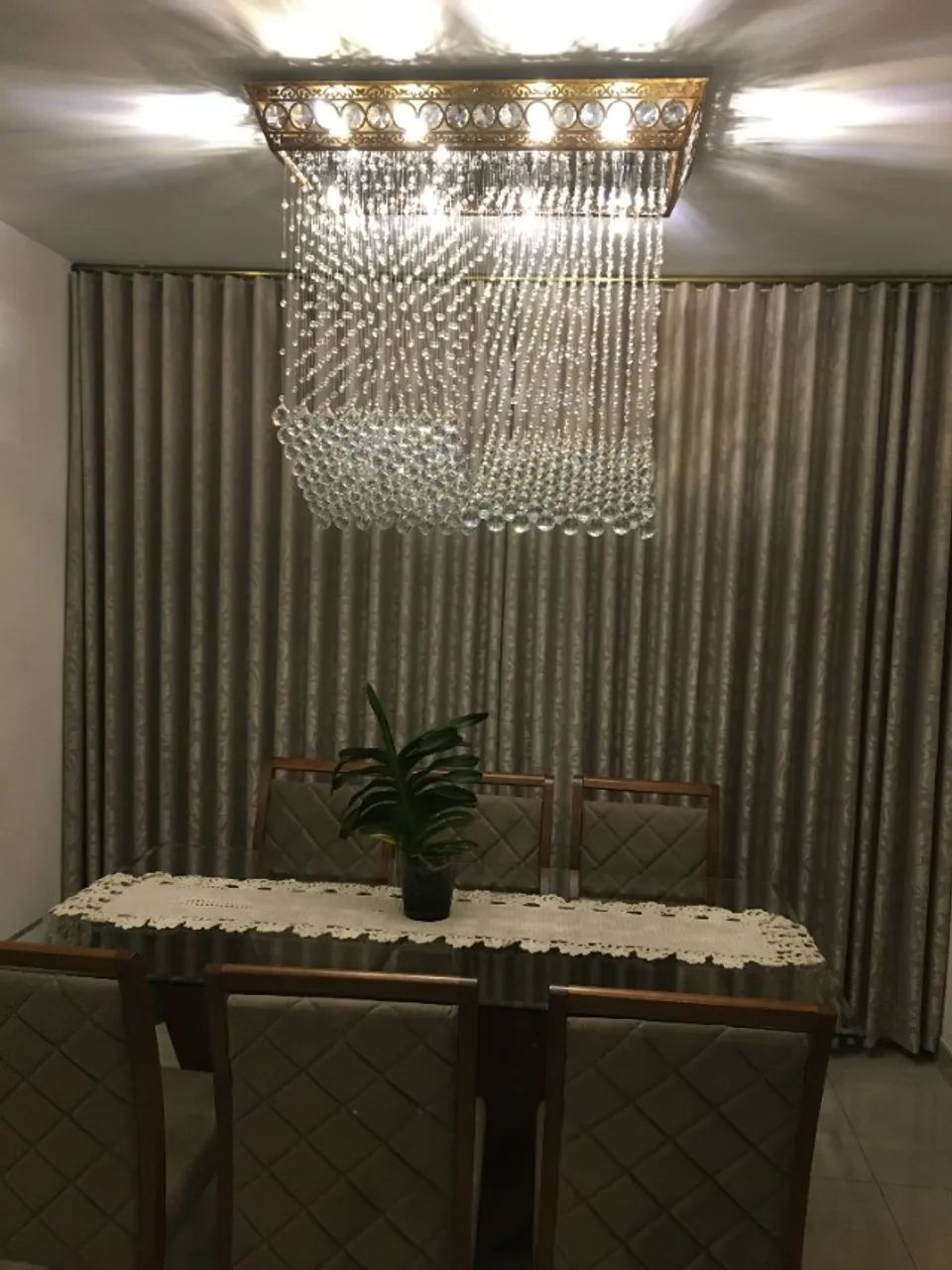 Lustre retangular com cristais lapidados