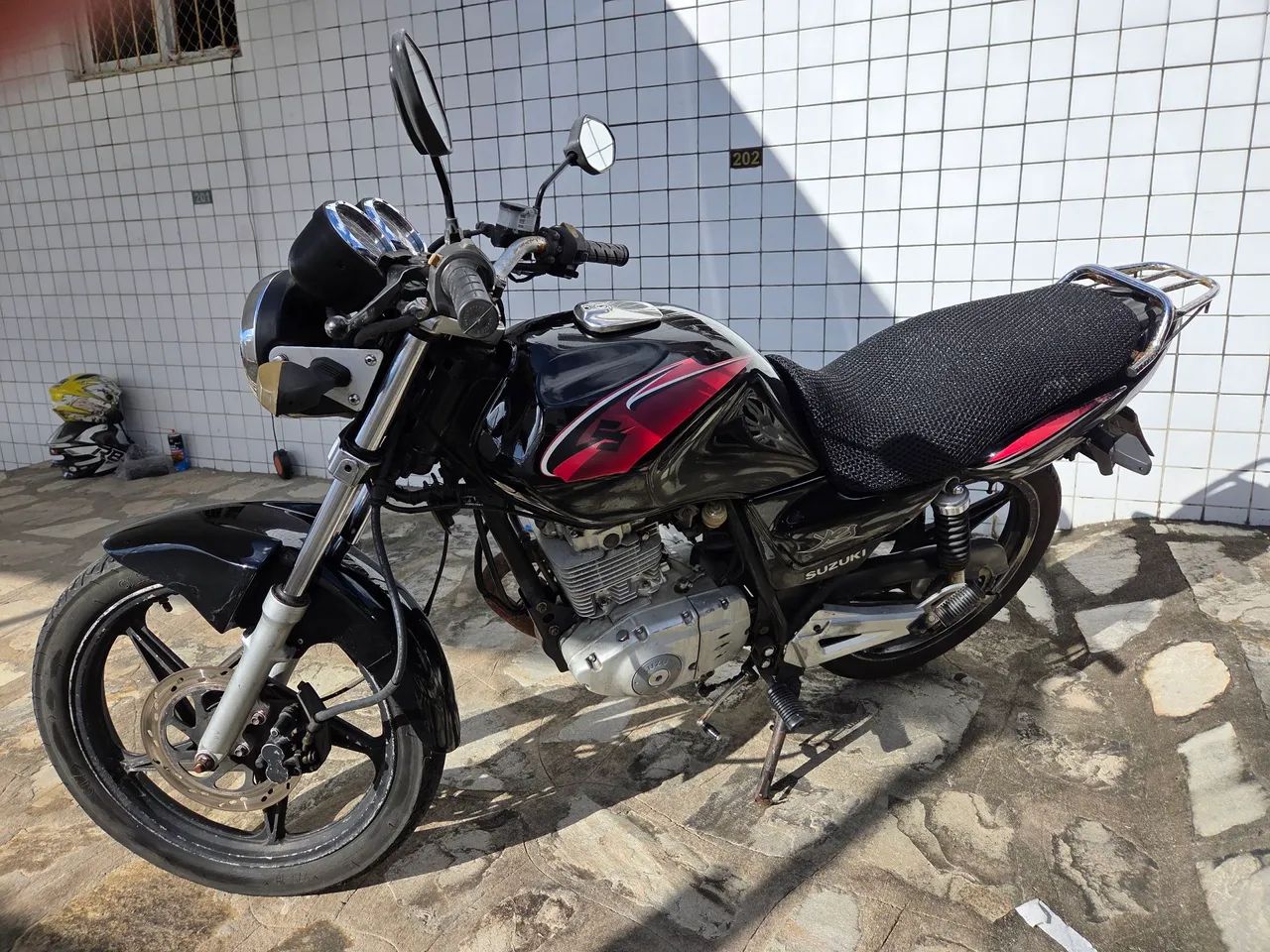 Suzuki Yes 125 2010/2011 - bem conservada, doc toda ok - Foto 2