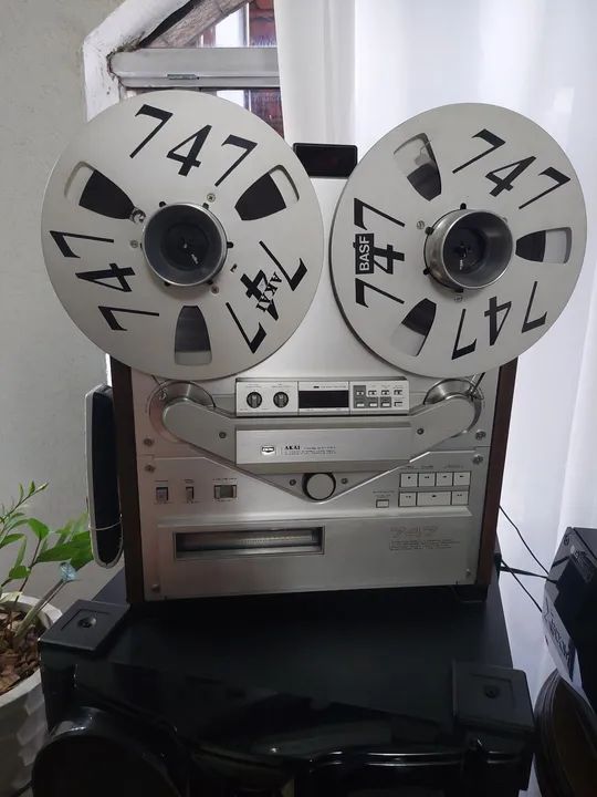 GRAVADOR DE ROLO AKAI 747 