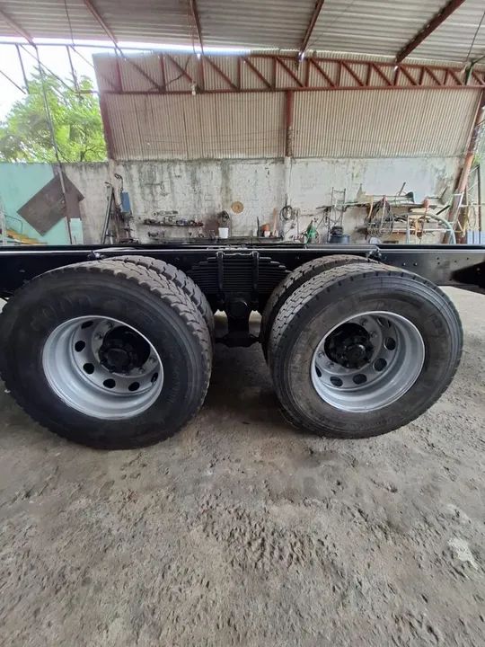 VOLKSWAGEN/ 31-330 TRAÇADO<br>CONSTELLATION. 6X4  DIESEL<br> - Foto 13