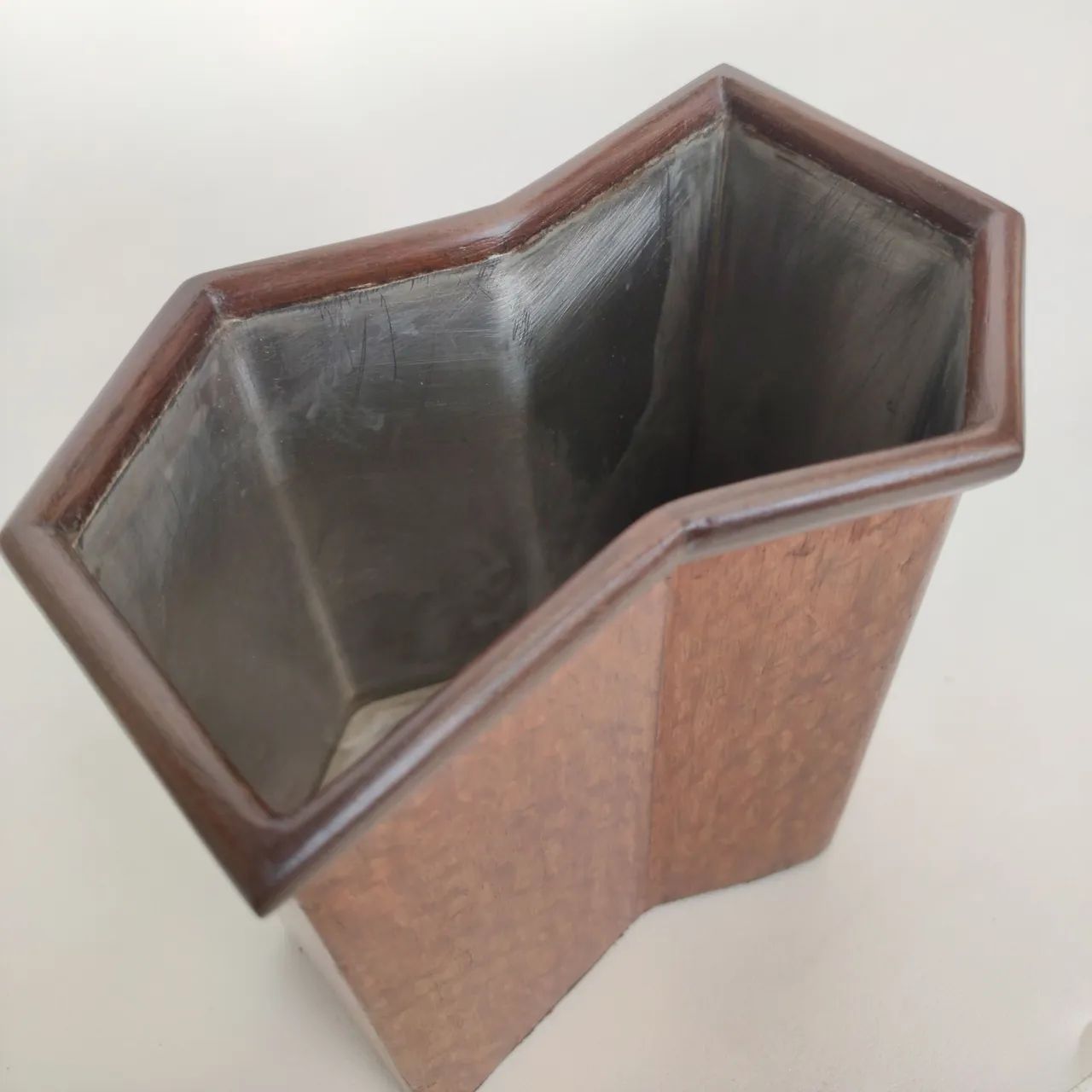 Vaso Decorativo de Mesa em Inox com Revestimento de Madeira - Design Sofisticado - Foto 3