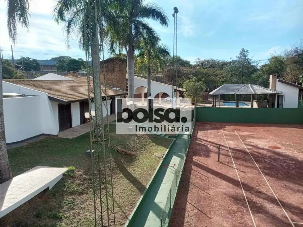 CASA NO CONDOMINÍO SHANGRILÁ COM 4 SUÍTES ! !