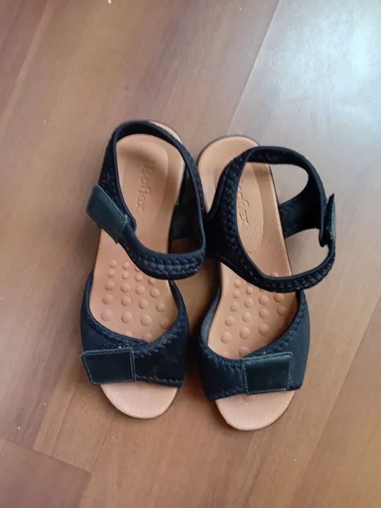 Sandálias pretas confortáveis - Foto 3