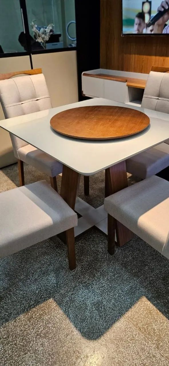Mesa de Jantar 4 cadeira tampo em vidro