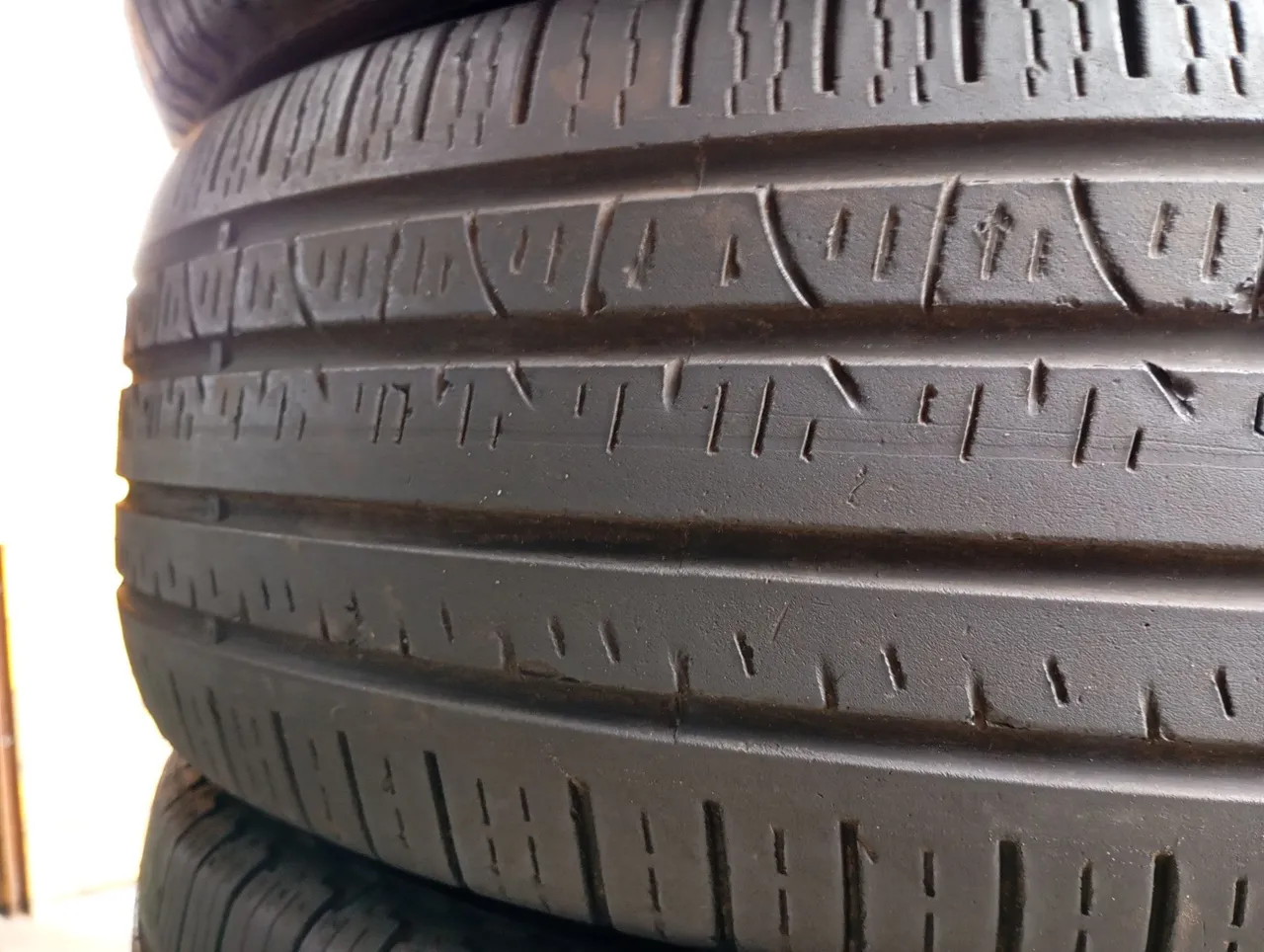 Pneus Pirelli Scorpion aro 215/65/16 original Usados em Ótimo Estado