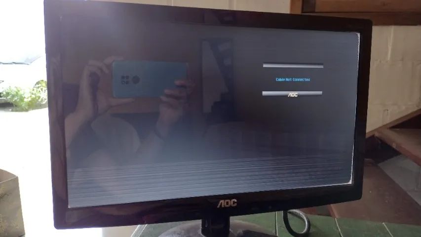 Monitor AOC 15 polegadas com riscos na tela - Foto 2