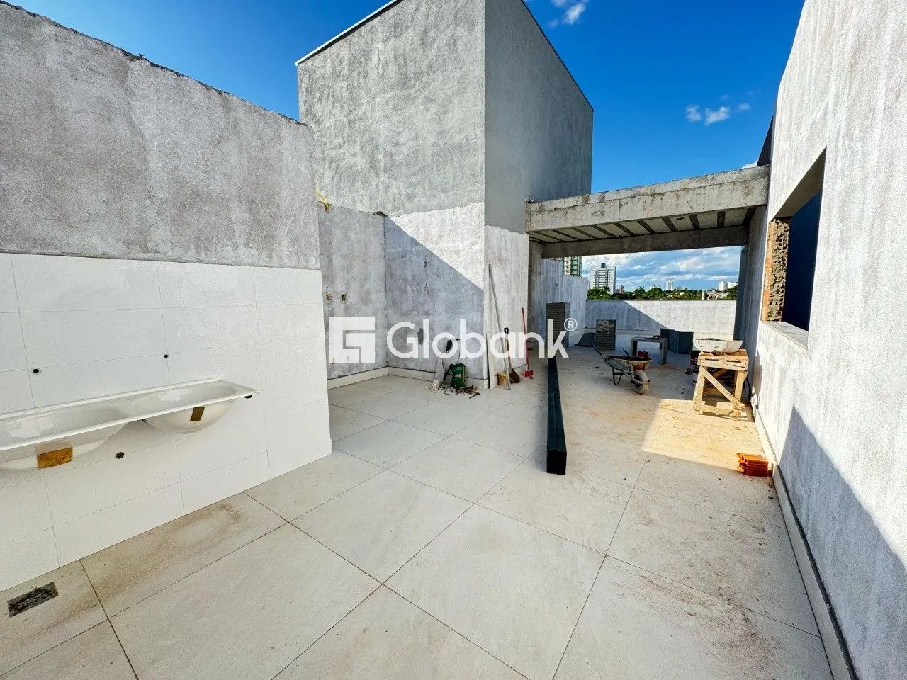 Cobertura em Ibituruna à venda com 180m², 4 dormitórios, 3 vagas.