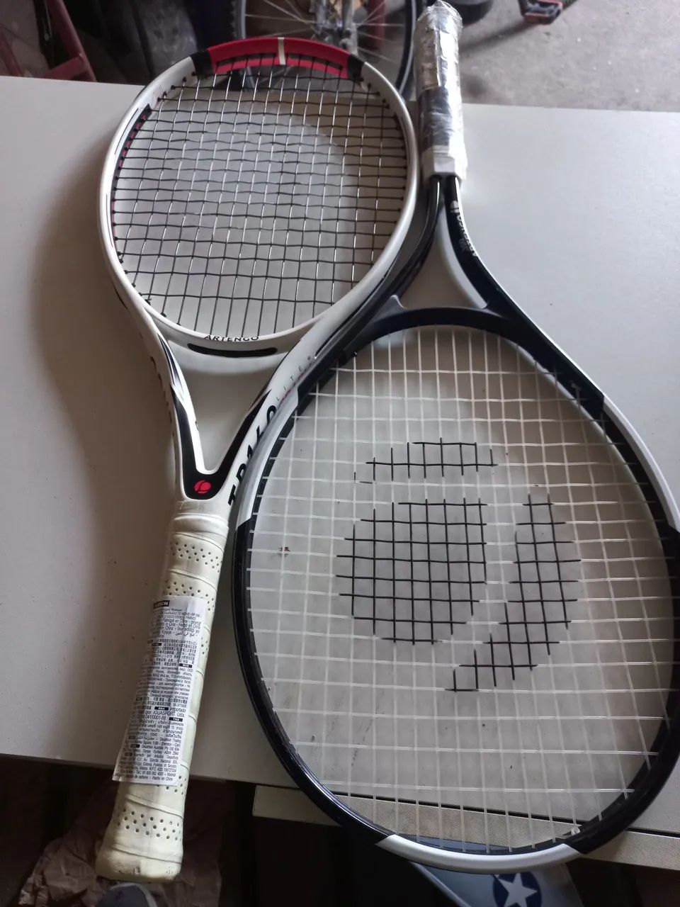 Vendo um par de raquete de tênis original mais 4 caixas bolas  - Foto 3