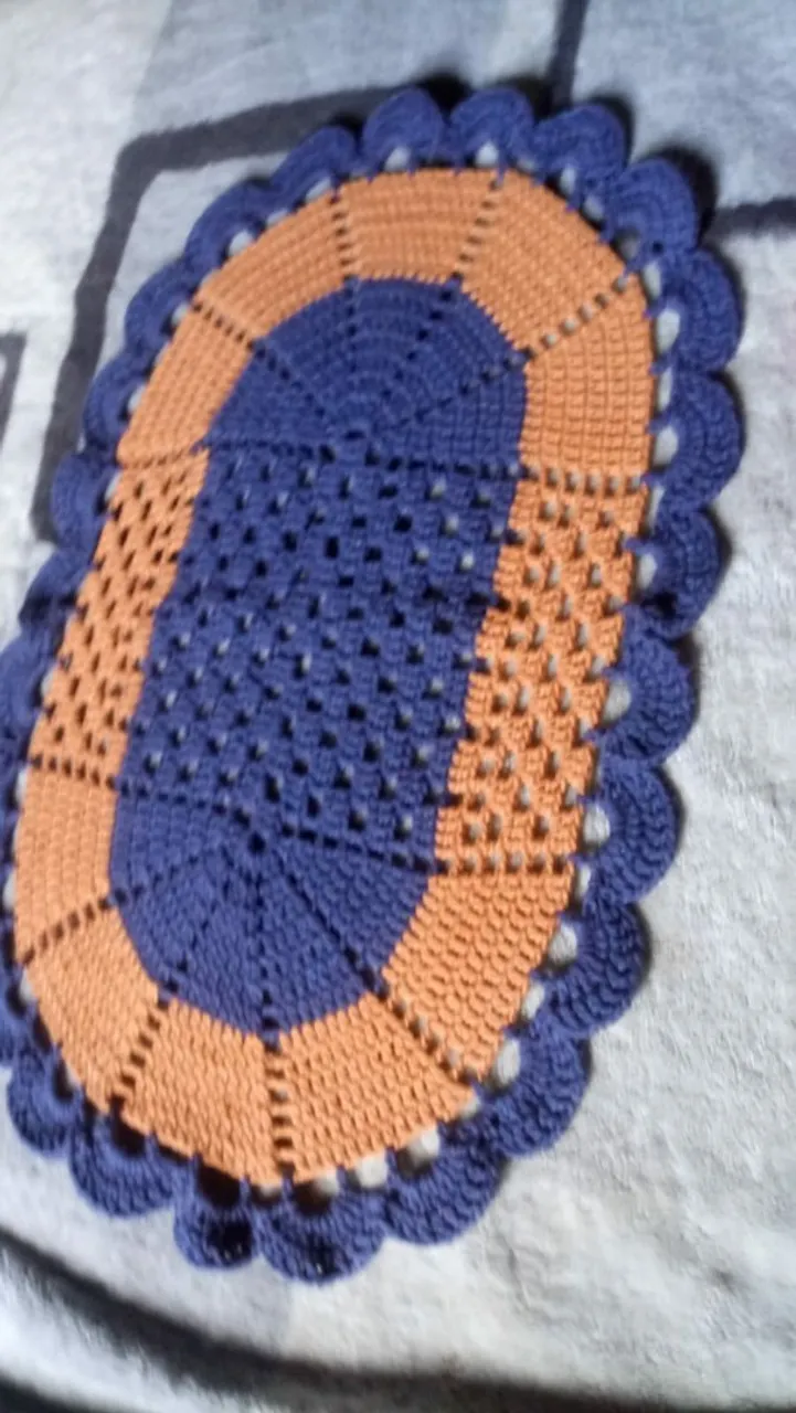 Tapete Oval Crochê roxo e Laranja