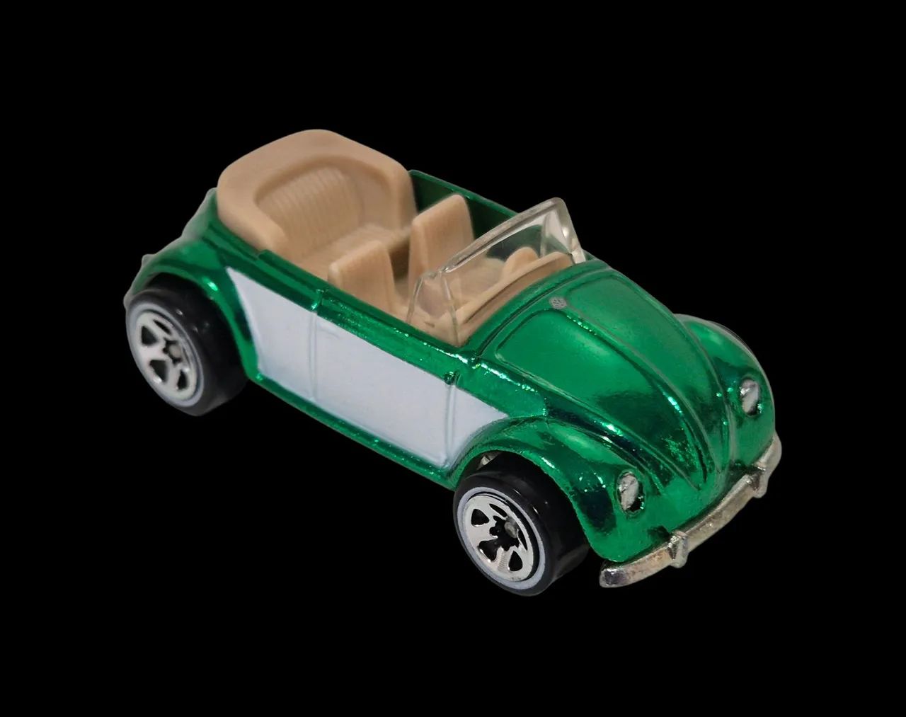 Hot Wheels Classics Volkswagen Beetle Convertible 