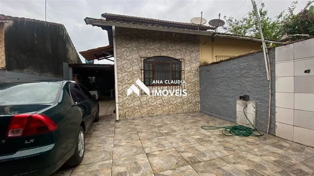 Casa a venda em Mongaguá litoral de São Paulo, ótima localização próxima a comércios da re