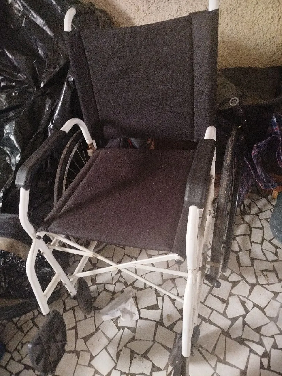 Cadeira de Rodas Hospitalar reforçAda em alumínio