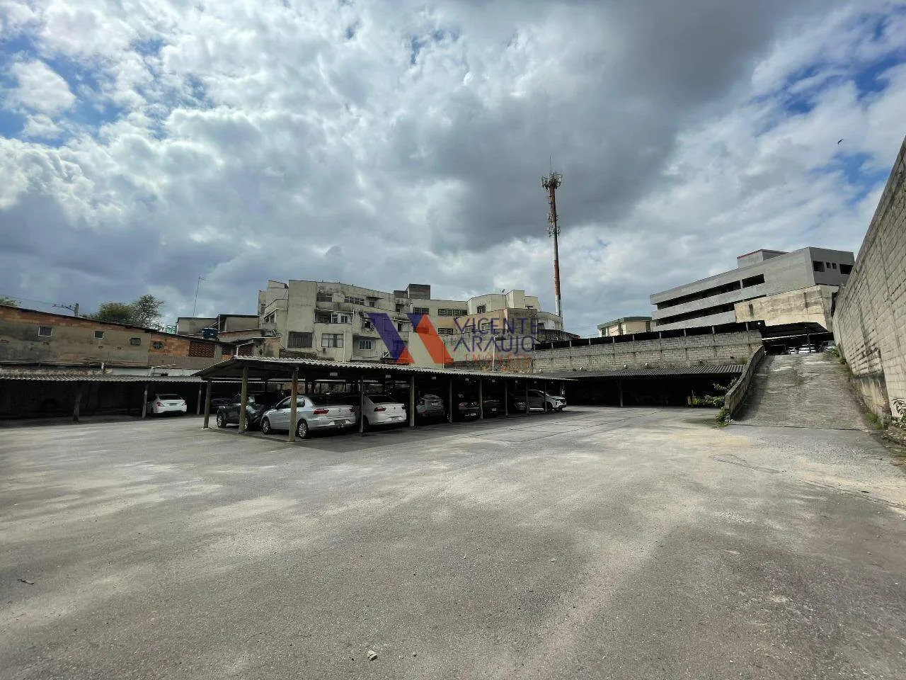 Área comercial com 1.620 m² para Aluguel no Centro de Betim/MG.