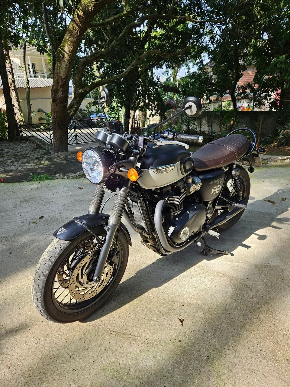 Triumph Boneville T 120 Black