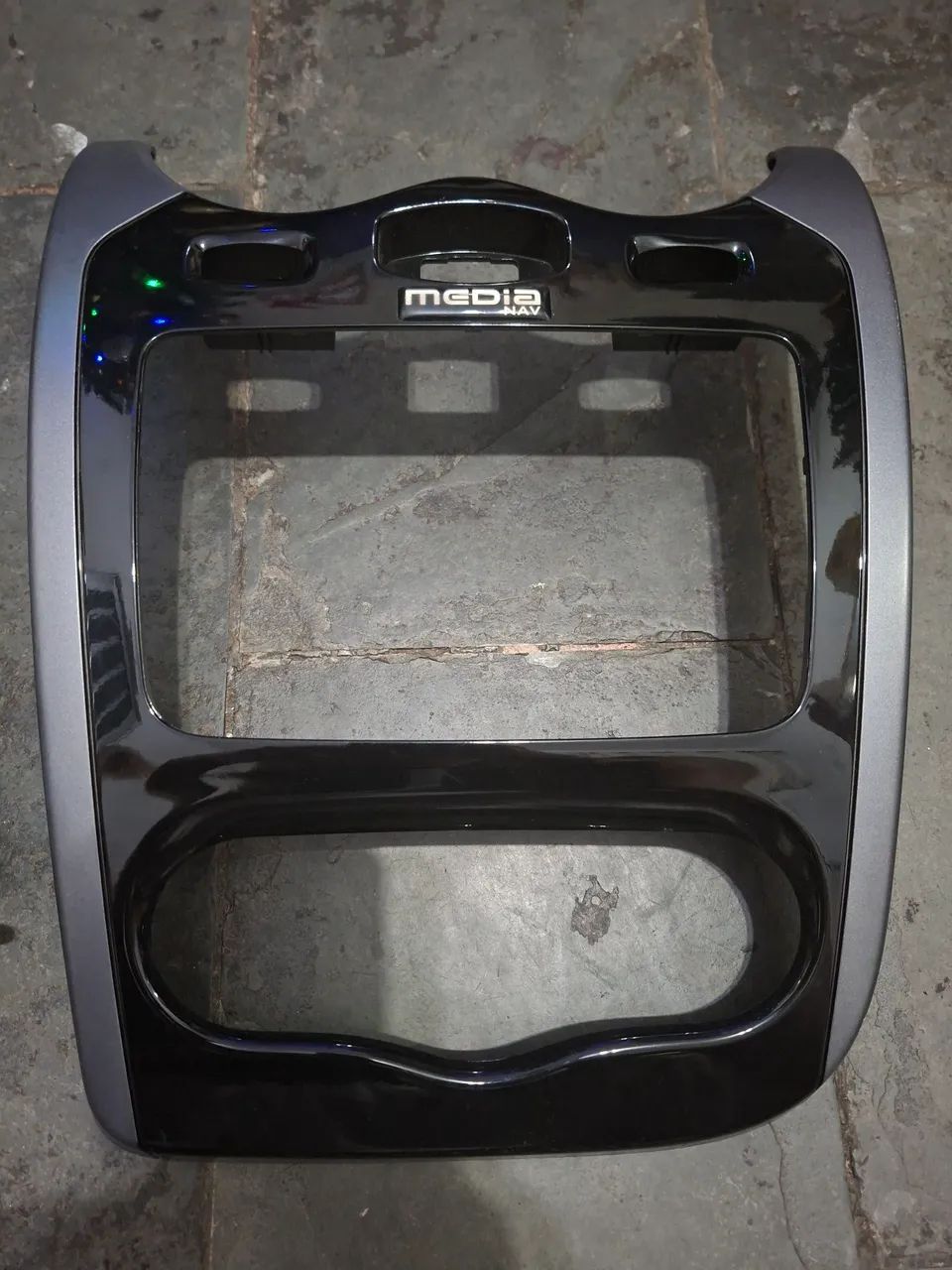 Moldura e Média Nav original do Sandero (12/13). Só precisa trocar o touch-screen da mesma