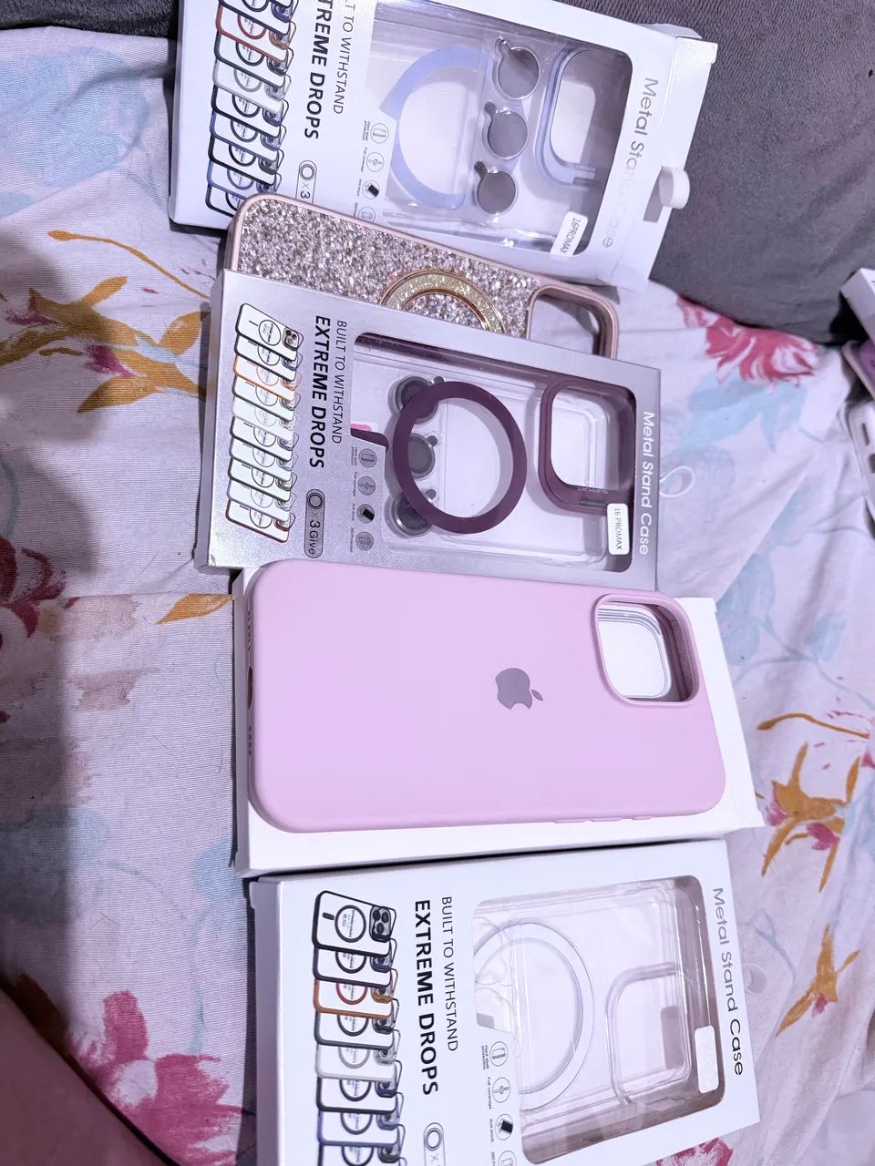 Vende-se capinhas Semi novas 16 pro max  - Foto 2