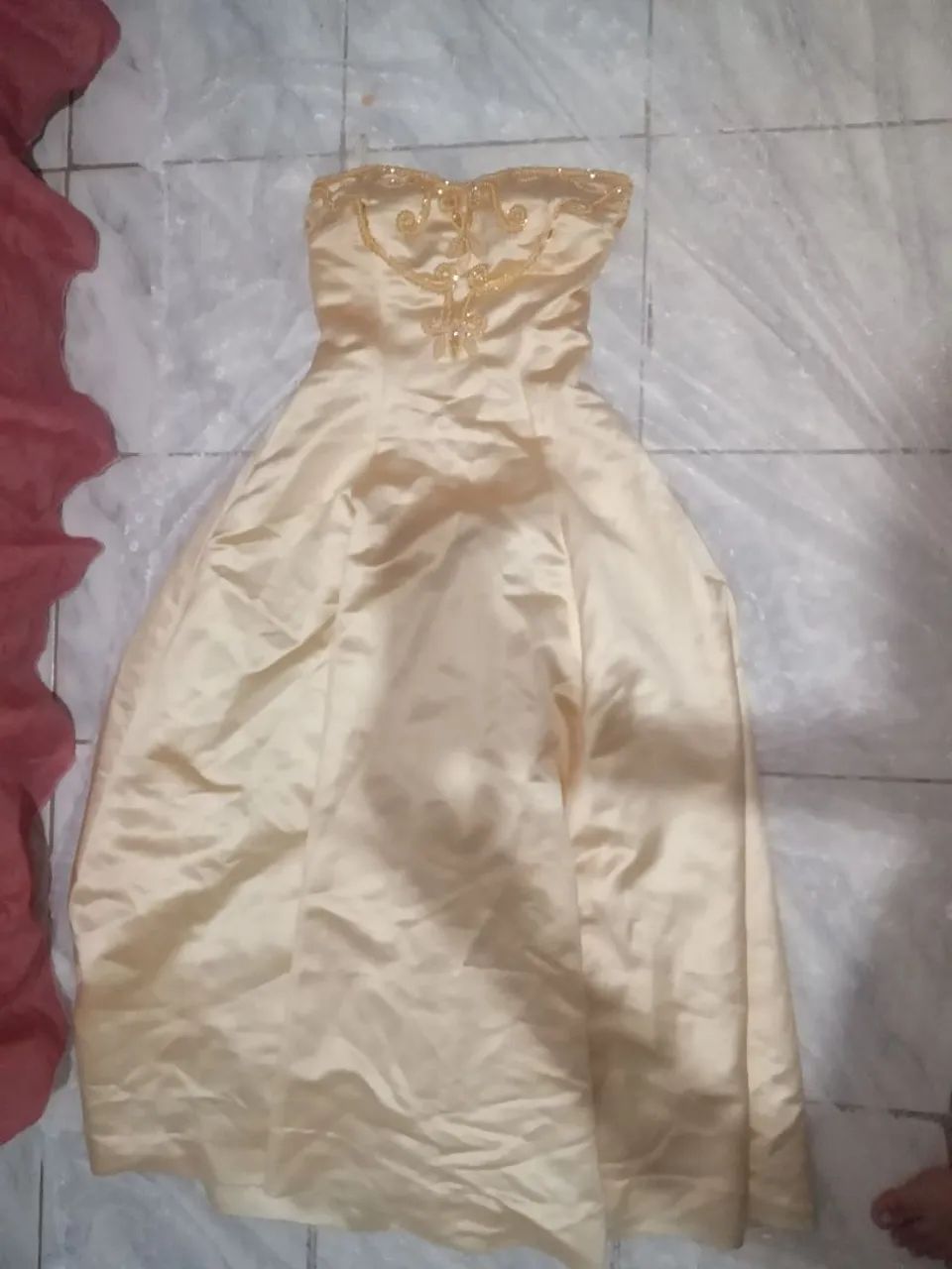 Vestido de festa dourado elegante-para alugar 