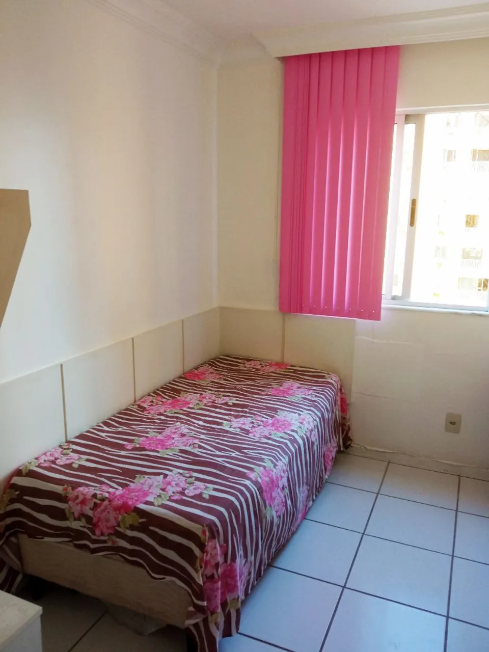 Alugo quarto para moças no Imbuí