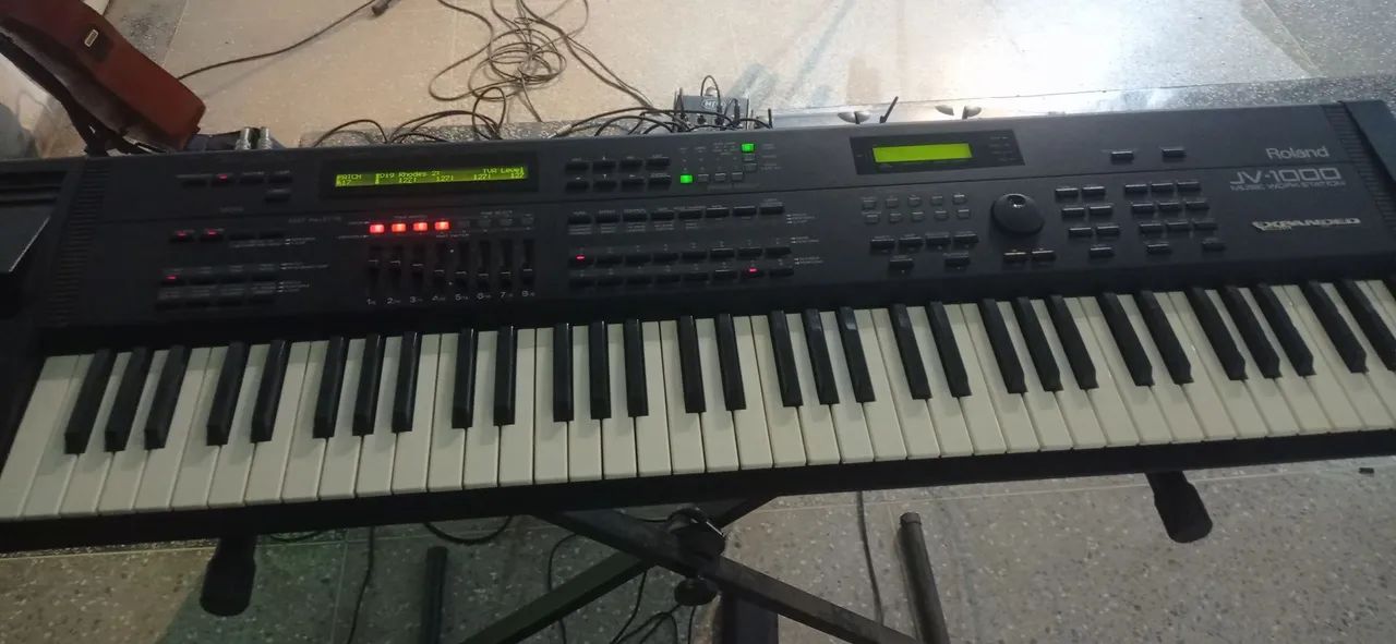 Roland JV1000 - Instrumentos musicais - Taguatinga Norte