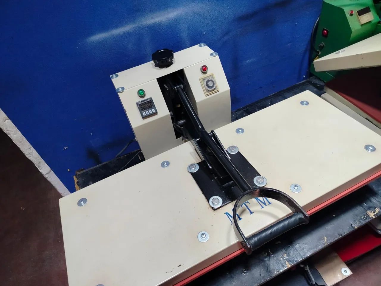 Prensa Térmica plana tamanho 82x32 completa com manta de silicone  - Foto 5