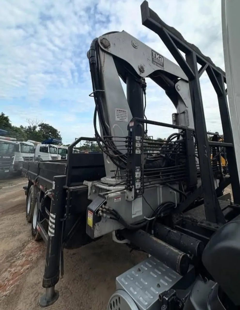 Vw 31.320 carroceria munk 6x4 Ano 2011 - Foto 6